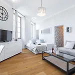 Daire Gorgeous 1 Bdr With Gardens View In The Old Town