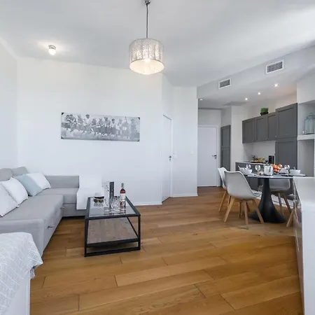 Gorgeous 1 Bdr With Gardens View In The Old Town Nizza