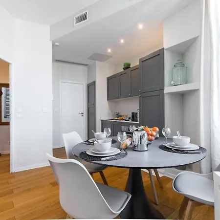 Gorgeous 1 Bdr With Gardens View In The Old Town Apartman Nizza