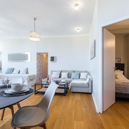 Gorgeous 1 Bdr With Gardens View In The Old Town Apartman Nizza