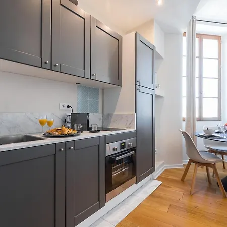 Gorgeous 1 Bdr With Gardens View In The Old Town ניס