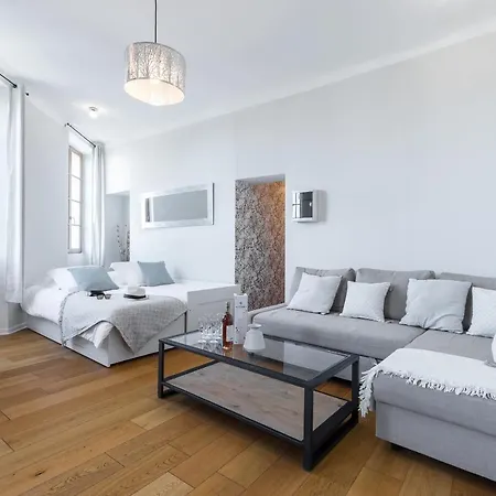 Gorgeous 1 Bdr With Gardens View In The Old Town דירה
