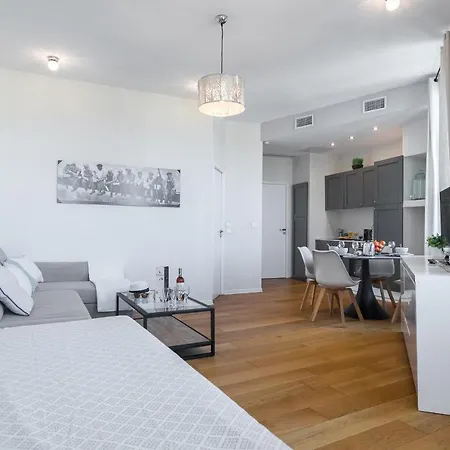Gorgeous 1 Bdr With Gardens View In The Old Town דירה