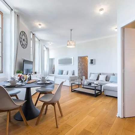 Gorgeous 1 Bdr With Gardens View In The Old Town * ניס