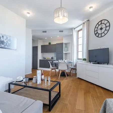 Gorgeous 1 Bdr With Gardens View In The Old Town דירה *